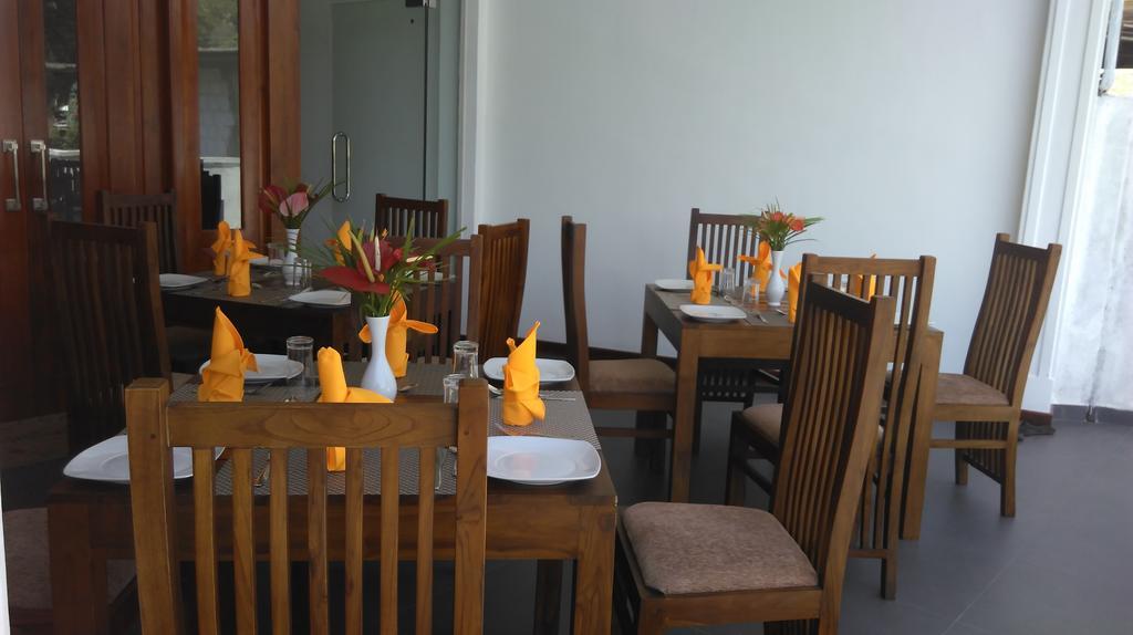 Vin Roma Inn Канди Екстериор снимка