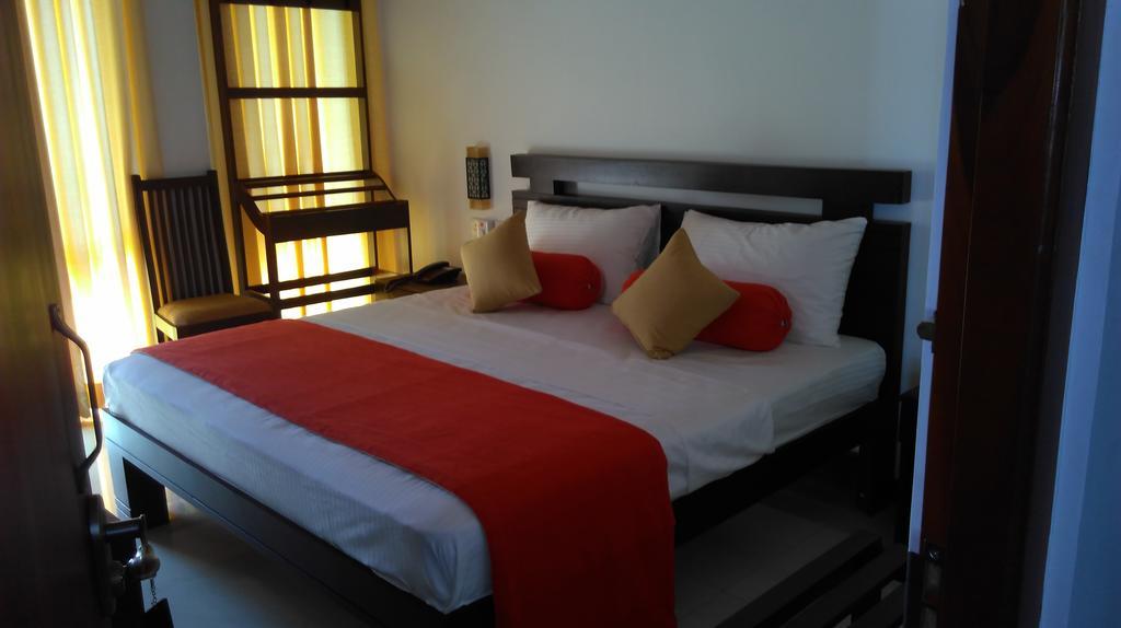 Vin Roma Inn Канди Екстериор снимка
