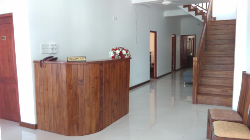 Vin Roma Inn Канди Екстериор снимка