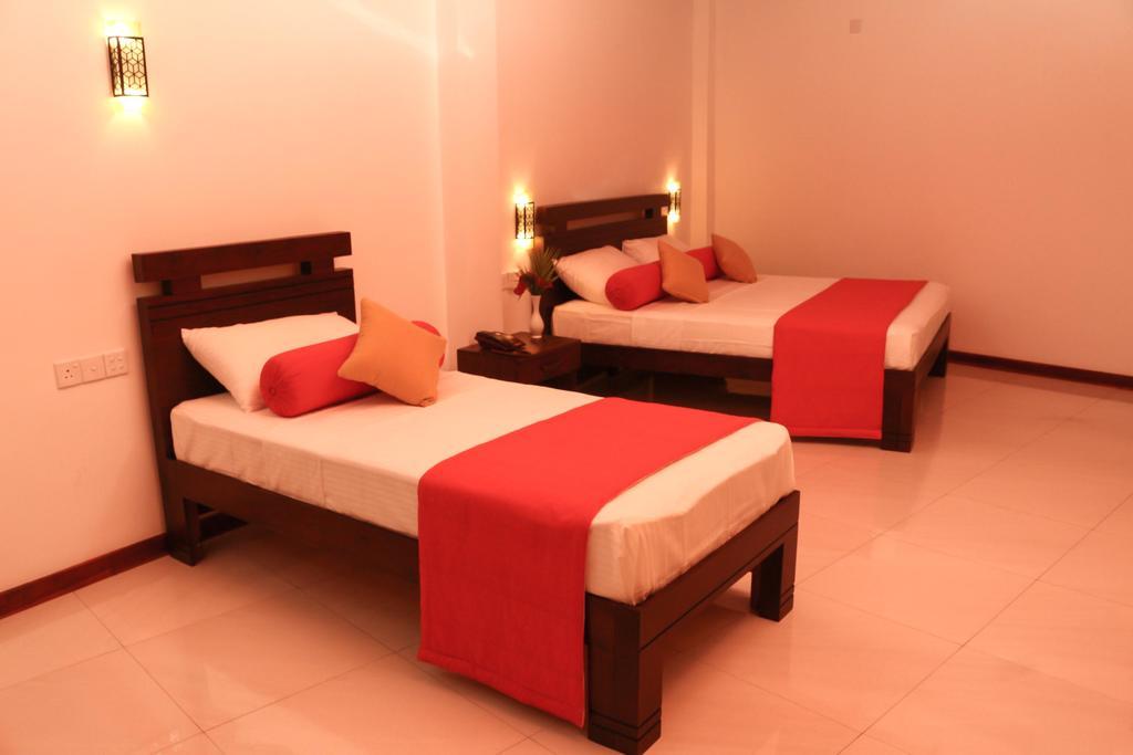 Vin Roma Inn Канди Екстериор снимка