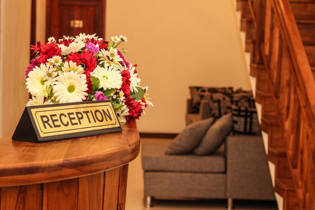 Vin Roma Inn Канди Екстериор снимка