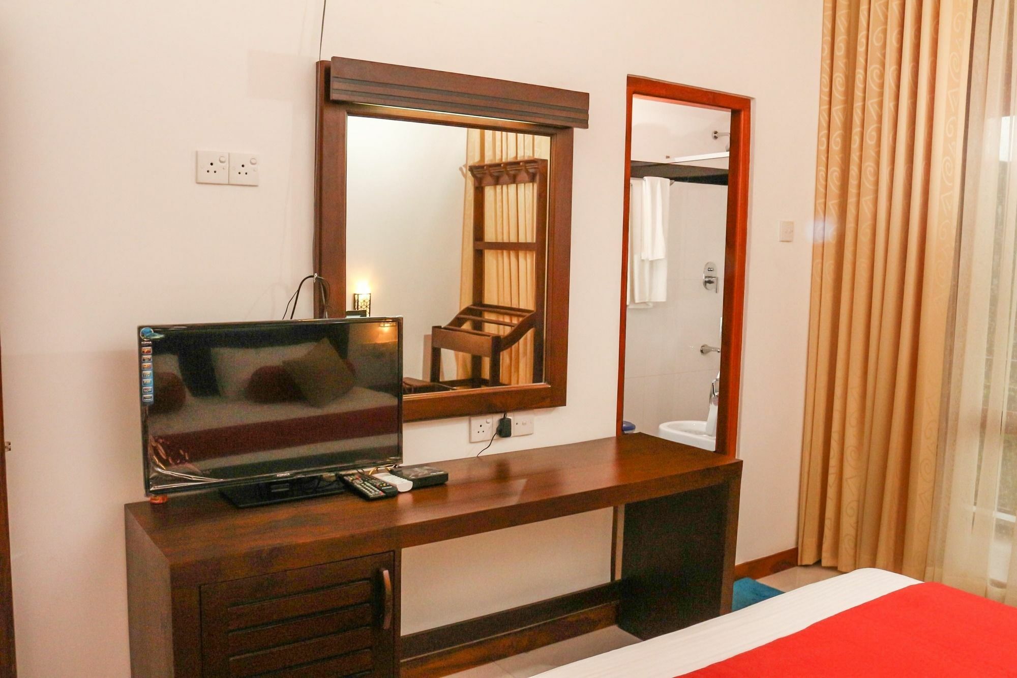 Vin Roma Inn Канди Екстериор снимка