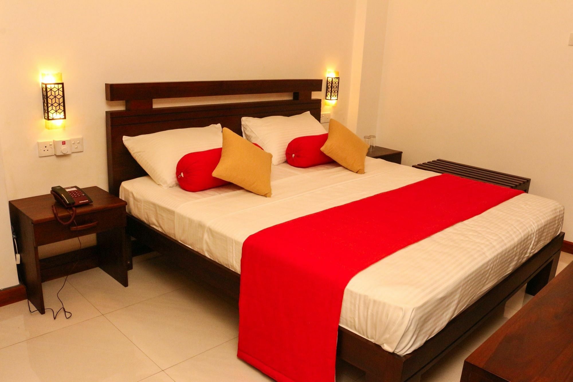 Vin Roma Inn Канди Екстериор снимка